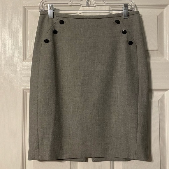 White House Black Market Dresses & Skirts - White House Black Market Button Accent Pencil Skirt